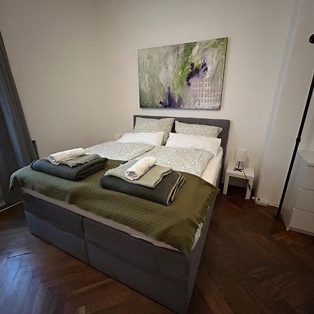 Ferienwohnung Wohnen Mit Kuenstlerflair In Muenchen Exterior foto
