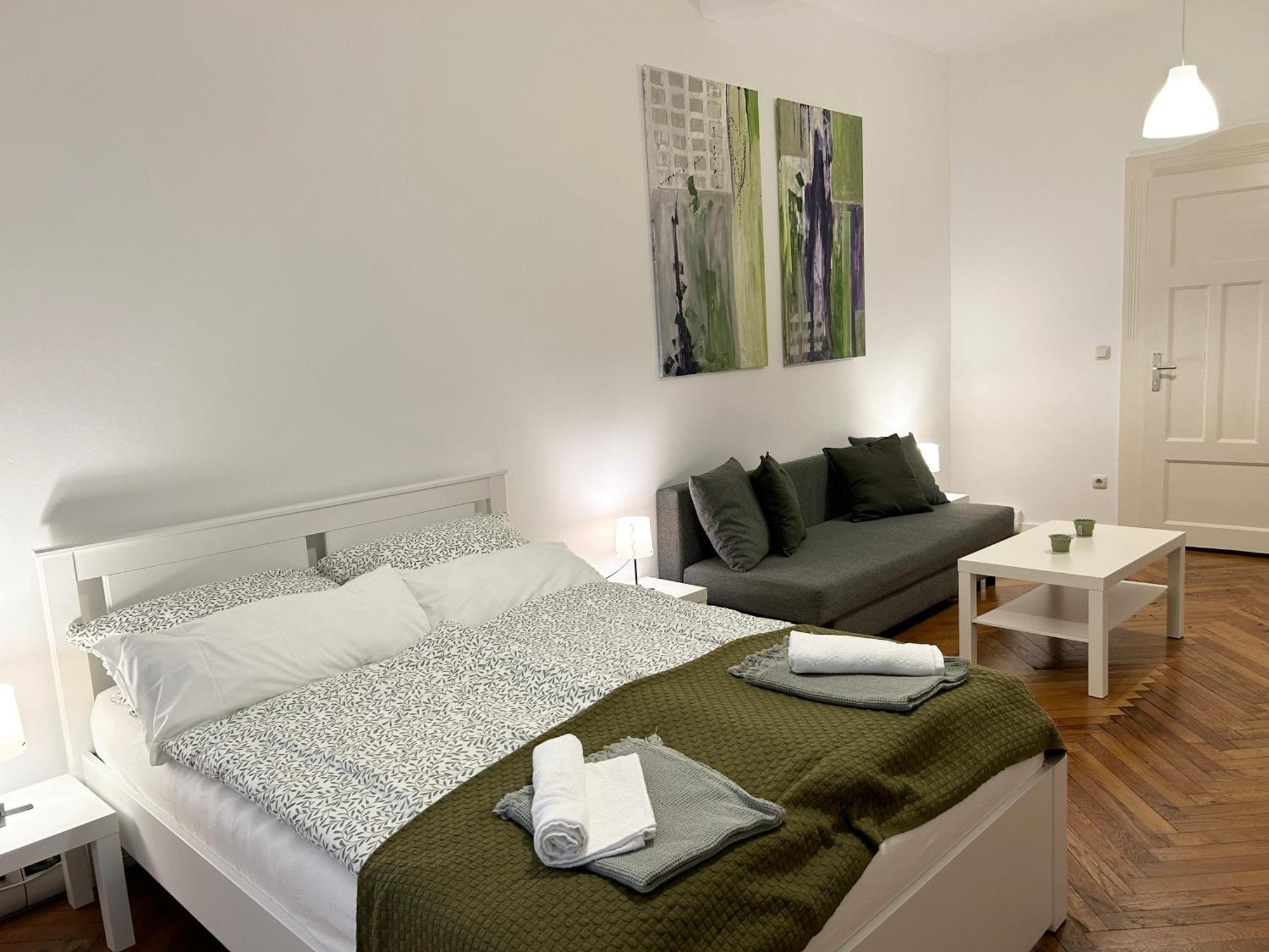 Ferienwohnung Wohnen Mit Kuenstlerflair In Muenchen Exterior foto