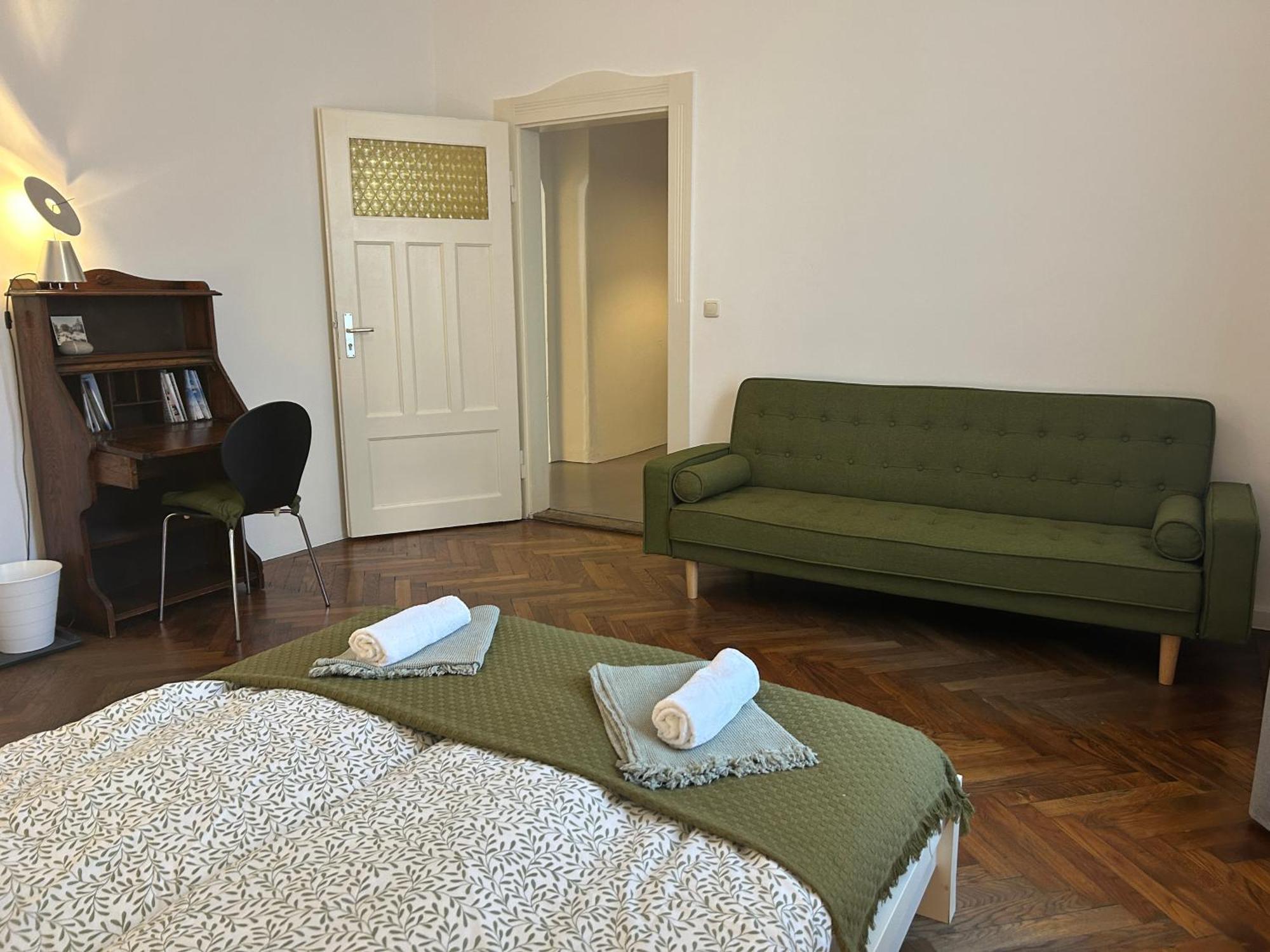 Ferienwohnung Wohnen Mit Kuenstlerflair In Muenchen Exterior foto